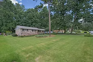 1050 Castlewood Dr, Woodstock, GA 30189 - Photo 3