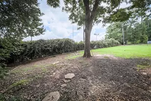 1076 Vonda Ln SW, Mableton, GA 30126 - Photo 9