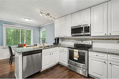 2726 Raven Wood Drive, Snellville, GA 30078 - Photo 11