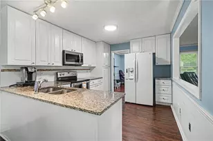 2726 Ravenwood Dr, Snellville, GA 30078 - Photo 3