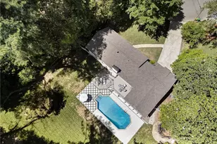 4770 Chatworth Ct, Sandy Springs, GA 30342 - Photo 5