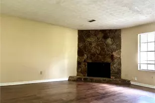 3901 Wood Path Dr, Stone Mountain, GA 30083 - Photo 3