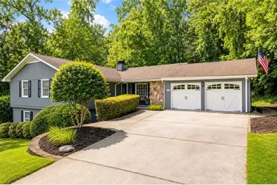 1054 Fairfield Drive NE, Marietta, GA 30068 - Photo 3