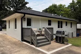 237 S Myrtle St, Winder, GA 30680 - Photo 29