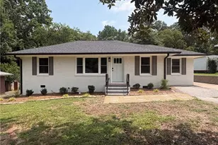 237 S Myrtle St, Winder, GA 30680 - Photo 3