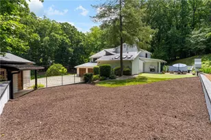 4070 Whitewater Creek Rd, Atlanta, GA 30327 - Photo 35
