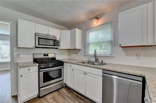 2300 Huntington Dr, Loganville, GA 30052 - Photo 13