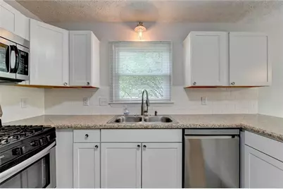 2300 Huntington Drive, Loganville, GA 30052 - Photo 15