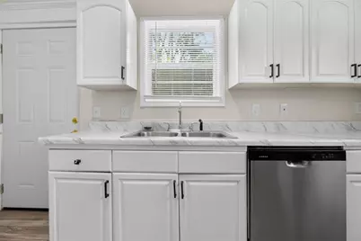 1070 Forest Ave, Stone Mountain, GA 30083 - Photo 11