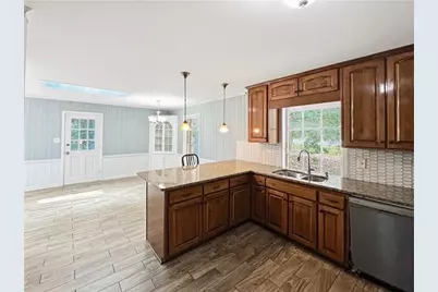 1665 Loch Lomond Trail SW, Atlanta, GA 30331 - Photo 11