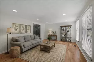 9470 Hillside Dr, Roswell, GA 30076 - Photo 5