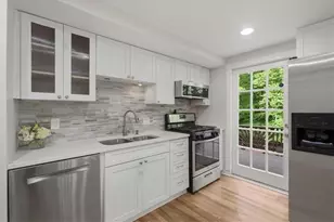 9470 Hillside Dr, Roswell, GA 30076 - Photo 11