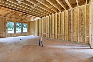 423 Lk Vis Dr, Statham, GA 30666 - Photo 9
