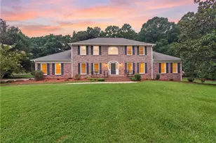 560 Hawthorne Dr, Fayetteville, GA 30214 - Photo 1