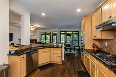 5561 Julian Place, Atlanta, GA 30342 - Photo 17
