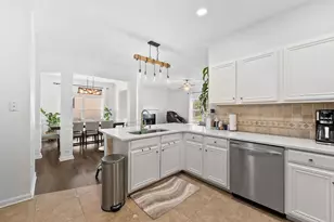 320 Blackwood Ln, Suwanee, GA 30024 - Photo 3