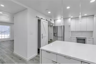 5641 Kingsport Drive #8, Atlanta, GA 30342 - Photo 3