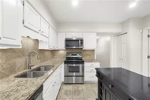 24 Plantation Dr NE, Atlanta, GA 30324 - Photo 15
