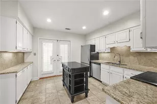 24 Plantation Dr NE, Atlanta, GA 30324 - Photo 13