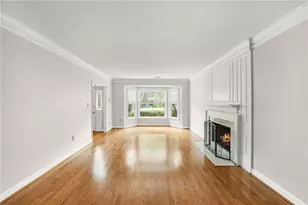 24 Plantation Dr NE, Atlanta, GA 30324 - Photo 9