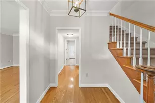 24 Plantation Dr NE, Atlanta, GA 30324 - Photo 5