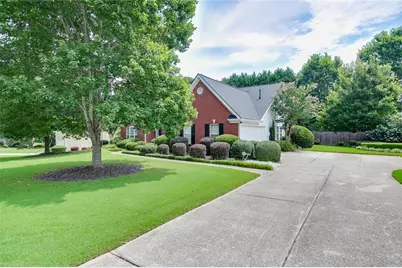 2712 Bogan Creek Drive, Buford, GA 30519 - Photo 3