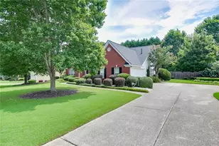 2712 Bogan Creek Dr, Buford, GA 30519 - Photo 3