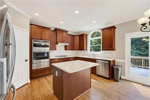 1722 Rose Hedge Way, Kennesaw, GA 30152 - Photo 17