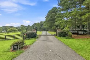 7554 Heardsville Cir, Cumming, GA 30028 - Photo 3