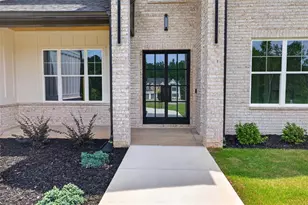 187 Chariot Ct, Jefferson, GA 30549 - Photo 3