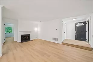 22 Dunwoody Springs Dr, Atlanta, GA 30328 - Photo 7