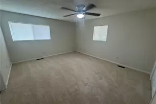 8497 Stonewall Jackson Dr, Jonesboro, GA 30238 - Photo 11