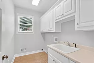 2414 Glenmore Ln, Snellville, GA 30078 - Photo 25