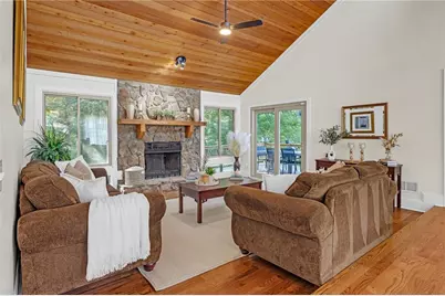 594 Farmbrook Trail NE, Kennesaw, GA 30144 - Photo 5