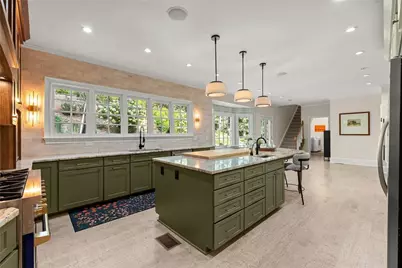 7810 Landowne Drive, Sandy Springs, GA 30350 - Photo 11