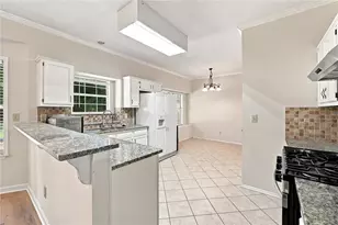 10870 Willow Meadow Cir, Alpharetta, GA 30022 - Photo 13