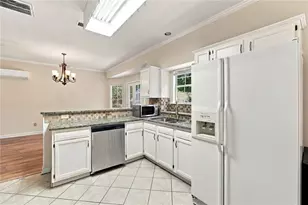10870 Willow Meadow Cir, Alpharetta, GA 30022 - Photo 11