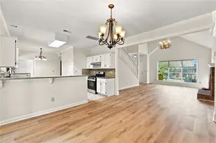 10870 Willow Meadow Cir, Alpharetta, GA 30022 - Photo 9