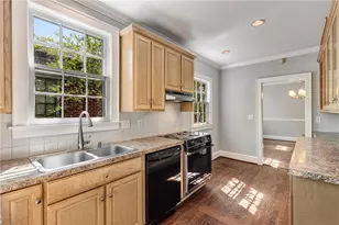666 Yorkshire Rd NE, Atlanta, GA 30306 - Photo 11