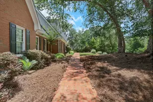 8705 River Bluff Ln, Roswell, GA 30076 - Photo 5