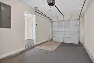 9426 Lakeview Rd, Union City, GA 30291 - Photo 31