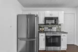 7020 Greenridge Dr, Loganville, GA 30052 - Photo 15