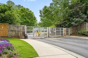 1380 Stirling Cir NW, Atlanta, GA 30318 - Photo 7