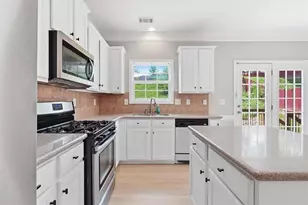 6081 Pierless Ave, Sugar Hill, GA 30518 - Photo 17