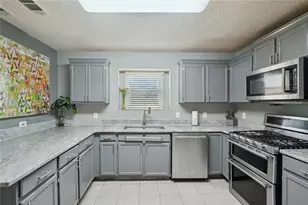 2100 Green Tree Ct, Lithonia, GA 30058 - Photo 3