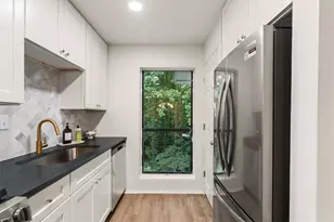 804 Woodcliff Dr, Sandy Springs, GA 30350 - Photo 9