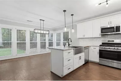 181 W Lake Drive, Roswell, GA 30075 - Photo 13
