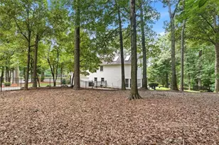 181 W Lake Dr, Roswell, GA 30075 - Photo 51