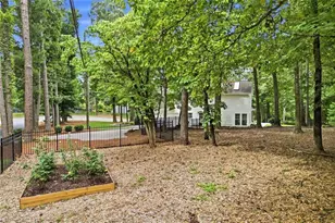181 W Lake Dr, Roswell, GA 30075 - Photo 47
