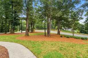 181 W Lake Dr, Roswell, GA 30075 - Photo 49